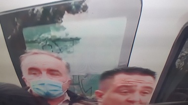 Se bajó el policía que desde una torre tuvo en vilo al país