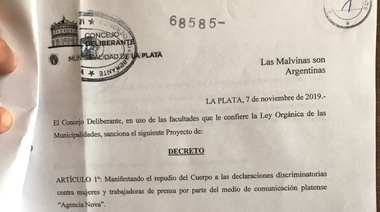 Concejalas platenses se sumaron al repudio por los conceptos de una agencia de noticias sobre el tetazo en Plaza Moreno