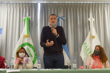 "El macrismo fue tan malo para el país como lo es para la ciudad", dijo Escudero al presentar a sus candidatos del Frente de Todos