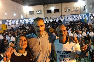 Cierres de Campaña: en un acto multitudinario, Escudero recibió el apoyo de los movimientos sociales