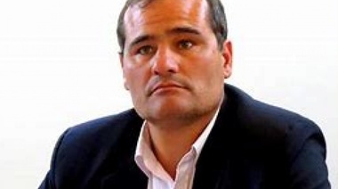 Se calienta la política platense por el caso de las tarjetas de débito: sugestivo posteo de Escudero