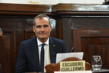 Escudero disparó ironías al discurso de Garro: "hay que avisarle que ya lleva 8 años de mandato"