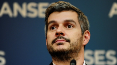 Con sospechoso ente, el Gobierno saca    de la galera la máquina de sumar votos