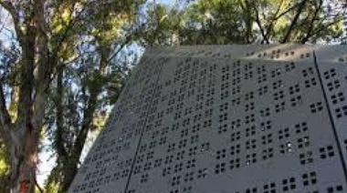 Emotiva presencia de su primo Domingo: el Paseo del Bosque ya es Doctor René Favaloro