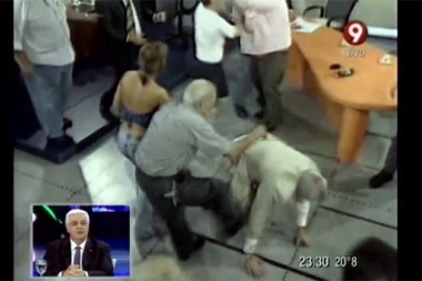 "El que lo pateó fue un portero del canal, que lo odiaba": las redes reavivaron detalles de la pelea de Samid con Mauro Viale