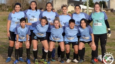 Las chicas son de Primera, los dirigentes de cuarta: en Villa San Machirulo Carlos quieren descender de prepo al fútbol femenino