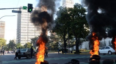 Ahora desde la Legislatura bonaerense Garro insiste con quitarle el plan a quien corta calles