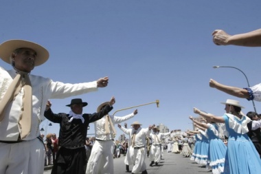 Ensenada va por el récord mundial con un multitudinario baile de Pericón