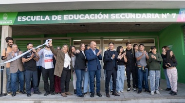 Ensenada de hacer más que decir: Kicillof y Secco cumplieron con una maratón de inaguraciones