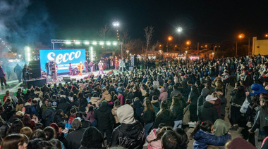 Multitudinario cierre de Fuerza Patria en Ensenada: "votar al que transformó la ciudad"