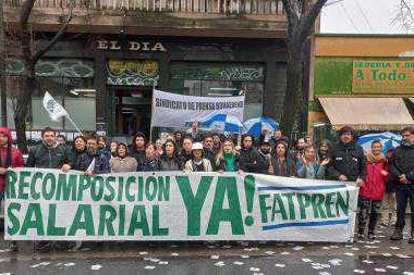 En La Plata, frente al diario El Día: contundente paro nacional contra sueldos de Prensa bajo la línea de pobreza