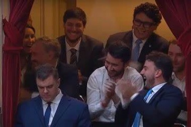 "Los aplaudidores más boludos de la historia, pasados de merca": Grabois, munición gruesa