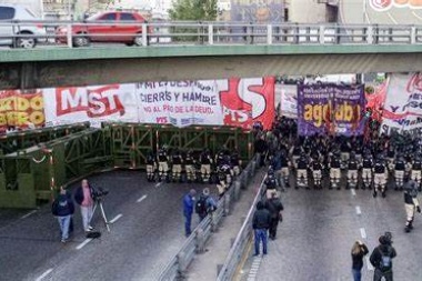 "Criminaliza la protesta": el protocolo represivo de Bullrich no se aplicará en territorio bonaerense