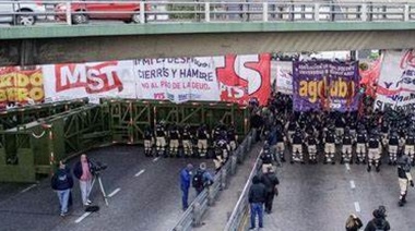 "Criminaliza la protesta": el protocolo represivo de Bullrich no se aplicará en territorio bonaerense