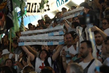 En un Atenas repleto, Kicillof recibió el respaldo de los trabajadores y trabajadoras de la Salud