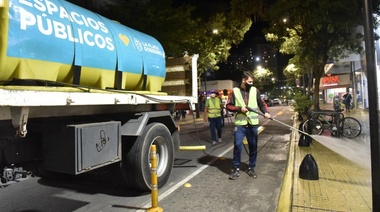 Juira bicho: en La Plata desinfectan locales comerciales y centros gastronómicos