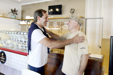 Garro celebró que en Los Hornos abrieron 50 nuevos comercios