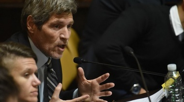 Show del odio libertario: un diputado calificó a Rodolfo Walsh de "asesino terrorista" y pudrió la sesión en la Legislatura bonaerense