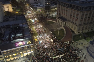 Una imagen aérea mostró la contundente movilización del peronismo platense contra la persecución judicial a Cristina