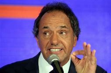 El que traicionó una vez, traicionará siempre: ahora Scioli pide el Premio Nobel para Milei
