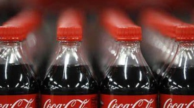 Que se la tomen ellos: aseguran que las Coca Cola se pudren en las góndolas