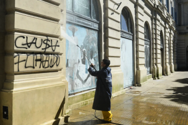 A pintar el calabozo: la Muni platense cargará judicialmente contra los "artistas" que ensucian espacios públicos
