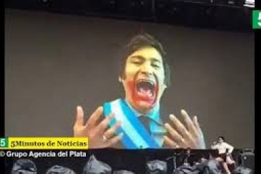 Para Milei fue Lollapaliza: pasaron un video con su cara y la multitud lo puteó en colores