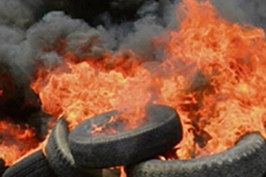 Lo aprobará el Concejo Deliberante: en La Plata estará prohibido quemar neumáticos en las protestas