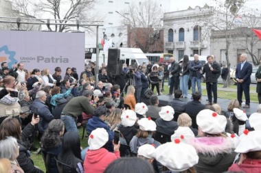 Radicales que no odian y no obedecen a Macri y Bullrich: con las presencias de Moreau, Kicillof y Alak, se inaguró en La Plata el Ateneo Raul Alfonsín