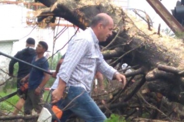 Tras el temporal en Ensenada, Secco se arremangó y se puso al frente de las cuadrillas