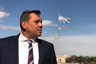 Aseguran que el ex comisario-candidato de Milei habría usurpado terrenos en City Bell para hacerse flor de casa