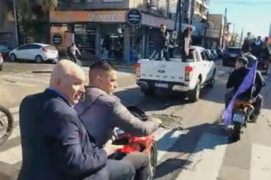 Vecinos de Lomas de Zamora atacaron la caravana de Milei y Espert debió huir como un motochorro