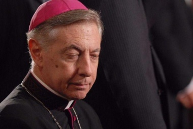 Monseñor, no aclare que oscurece: la renuncia está y el Papa decide la fecha de su salida