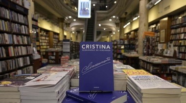 "La editorial lo entrega en cuentagotas": A $600, en La Plata no quedó ni un sólo libro de Cristina