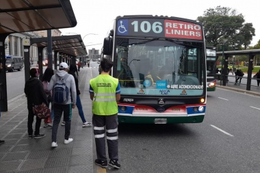 Ventanillas cerradas y exceso de pasajeros: la CNRT puso multas como para hacer dulce