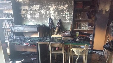 "Ataque mafioso", dijo Garro sobre el incendio de la Escuela 88 de Villa Elisa