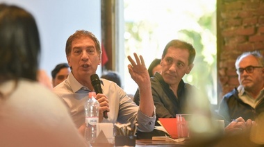 En modo campaña, Santilli visitó comercios platenses y Garro reiteró que eliminará 20 tasas municipales