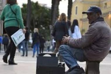 Se viene un IFE para trabajadores en negro y monotributistas