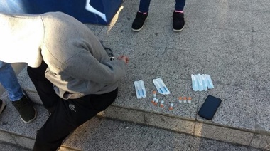 Basura: empleado de un vacunatorio de Berisso vendía dosis de la China a 5 mil pesos