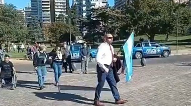 Un hincha del Covid batió todos los récord: "Le acerqué un imán a mi mamá y se le quedó pegado"