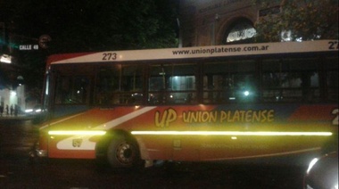 Por la conciliación obligatoria levantan el paro de micros en la Región