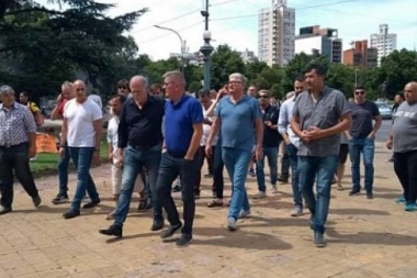 "Si canta la marcha peronista no puede despedir trabajadores": fuerte reclamo gremial por los despidos en el municipio de La Plata