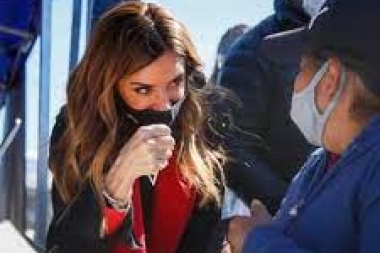 Tolosa Paz tenía razón y sus detractores no saben de qué disfrazarse: una fábrica lanzó zapatillas a $1.990