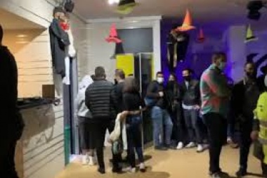 Truco o Virus: en Abasto hicieron una fiesta de Halloween para 500 personas