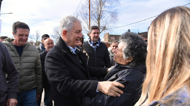 Alak y los candidatos de Fuerza Patria recorren todos los barrios en el último día de campaña
