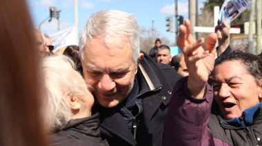 Alak y los candidatos de Fuerza Patria La Plata en una maratón de obras y charlas con vecinos por los barrios