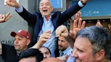 Contundente triunfo en La Plata donde el hermano de Adorno había dicho que ganaban fácil: “Hemos logrado un respaldo del pueblo", celebró Alak