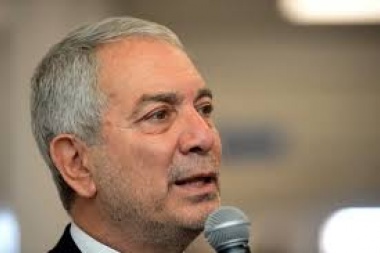 Alak dispuso un aumento salarial del 56% y la simplificación de agrupamientos y categorías