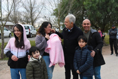 Alak inauguró obras en Etcheverry que mejoran la infraestructura y el acceso a la Escuela N° 61