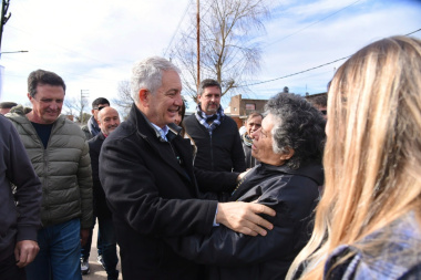 Alak y los candidatos de Fuerza Patria recorren todos los barrios en el último día de campaña